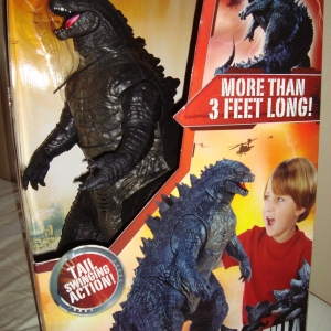 Godzilla_GiantFigure_2