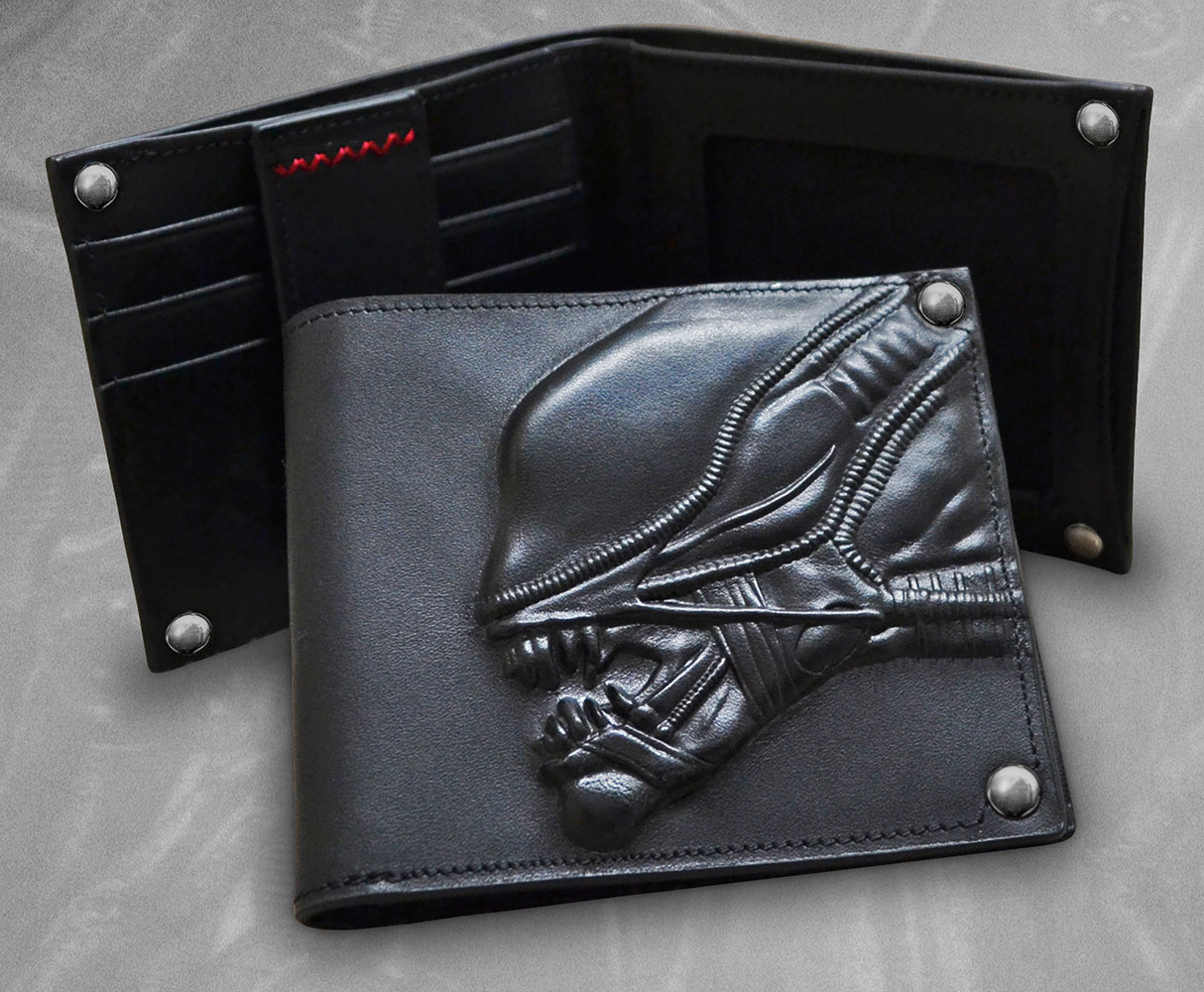 alien-embossed-leather-wallet_alien_gallery_60de2afadba82.jpg