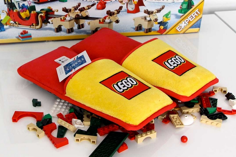 brand-station-LEGO-slippers-2.jpg