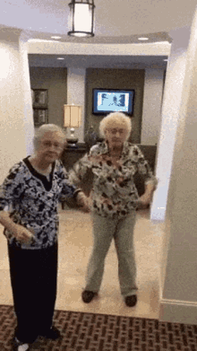 happ-y-birthday-old-lady.gif