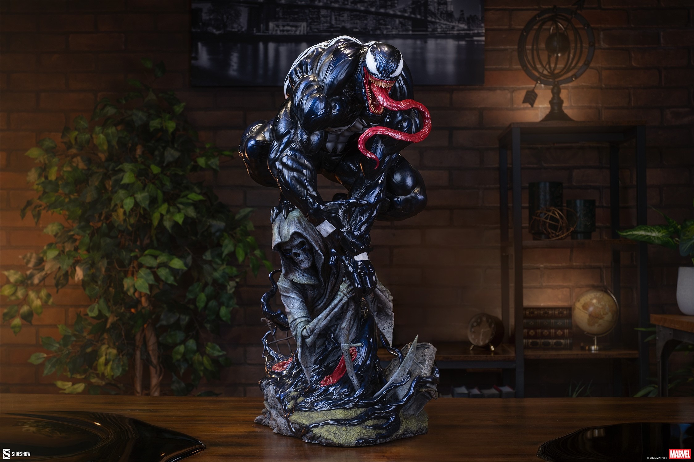 sideshow-collectibles-marvel-ven (3).jpg