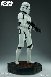 star-wars-stormtrooper-legendary-scale-figure-400158-07.jpg