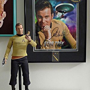 Captain Kirk Figure & Aurograph