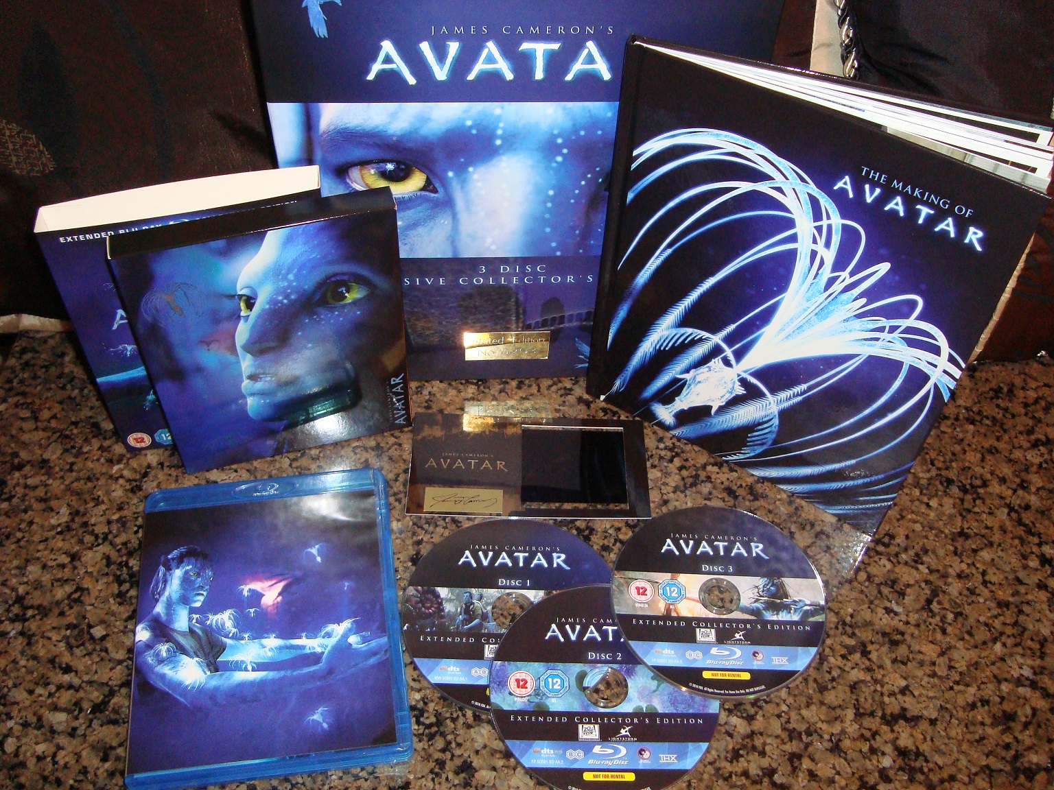 Avatar Collectors Edition (UK)_2