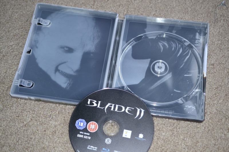 Blade 2 - Zavvi UK - Inside