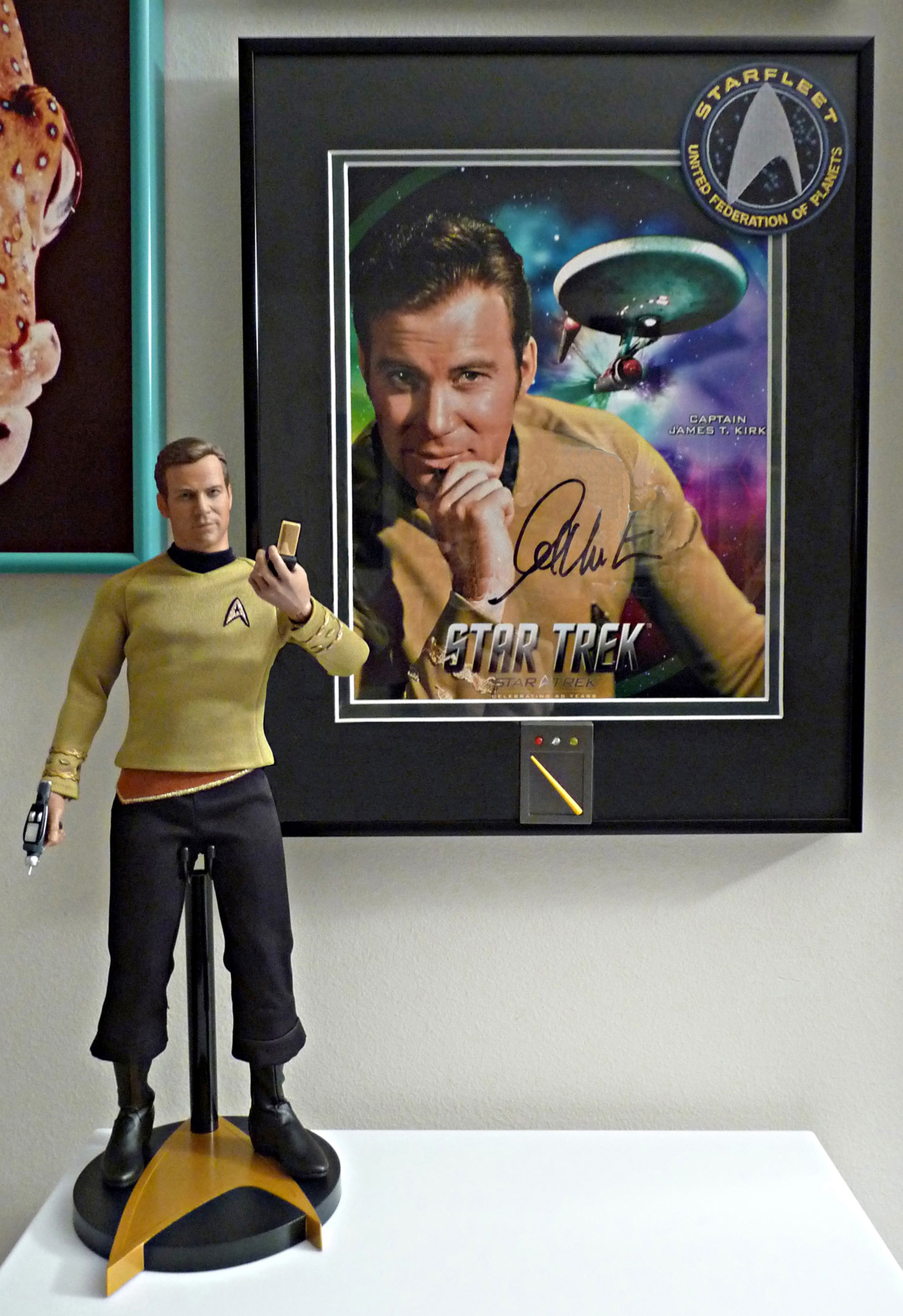 Captain Kirk Figure & Aurograph