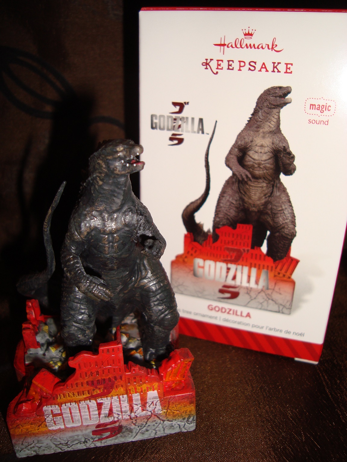 Godzilla 2014 Hallmark Ornament_4