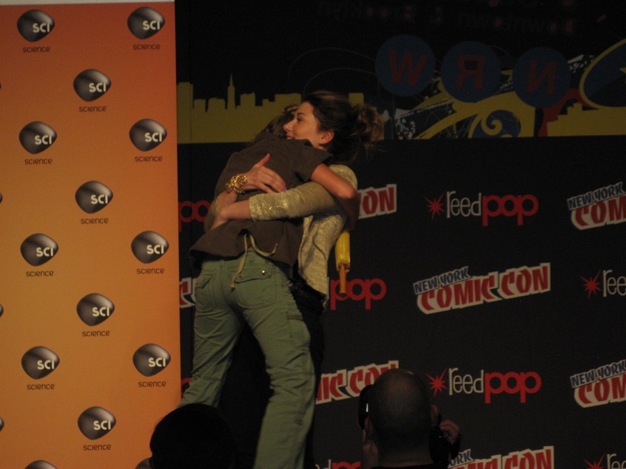 Jewel hugging a fan on stage dressed as Kaylie at the Firefly Panel. Aww moment of the night.