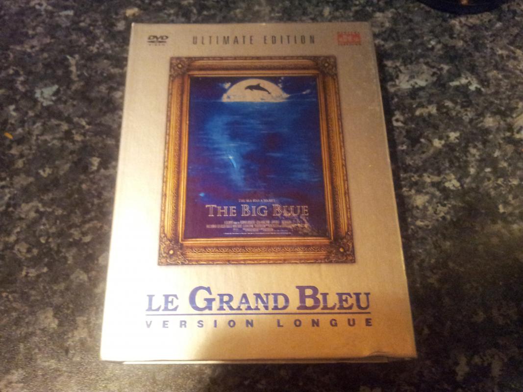 Korean Ultimate Edition. discs the same as the Japanese Ultimate Edition. bonus DVD contains the film's soundtrack cut to clips from the film. also contains same lobby cards and posters but smaller
