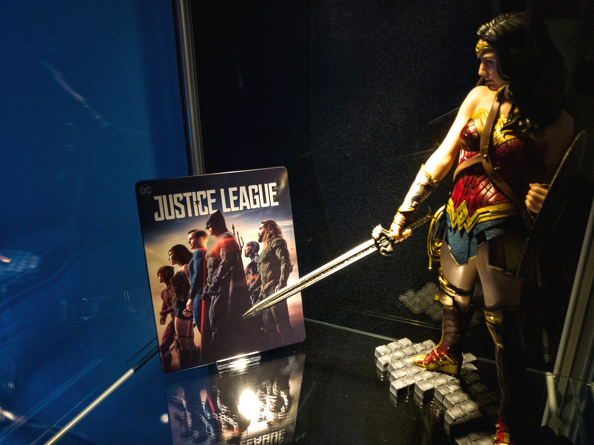 Mantalab Justice League steelbook with Kotobukiya Wonder Woman ARTX on display