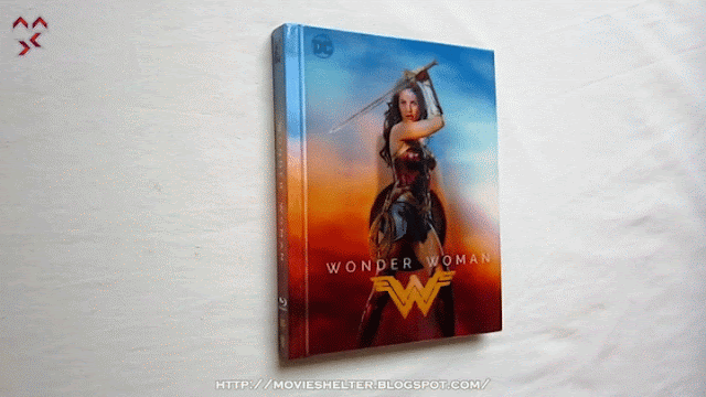 Wonder_Woman_Lenticular_Digibook_Edition_16.gif