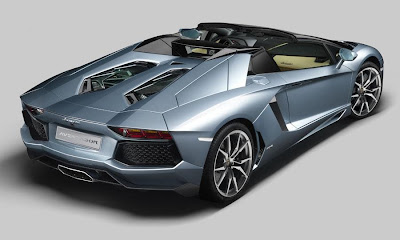 Lamborghini-Aventador-roadster-revealed-rear-3-4.jpg