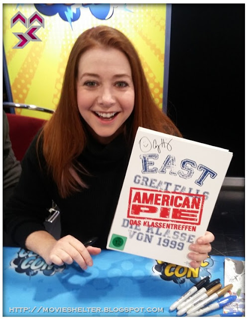 American_Pie_Reunion_Limited_Yearbook_Edition_Box_signed_by_Alyson_Hannigan_28.jpg